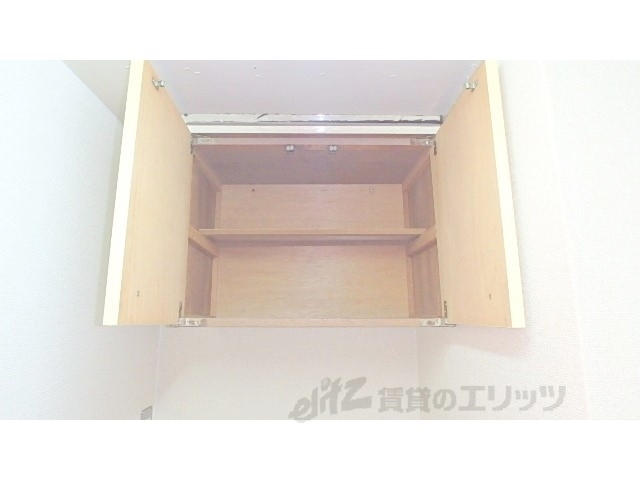 収納　洗濯機置き場上