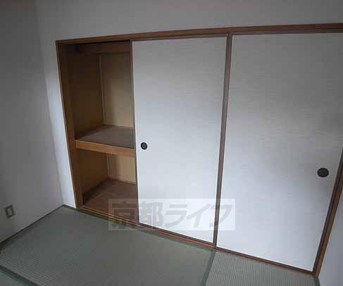 収納　奥行きたっぷりの押入れです