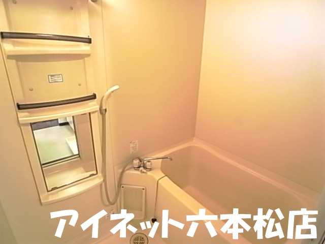 バス・シャワールーム　一日の疲れが癒せますね。