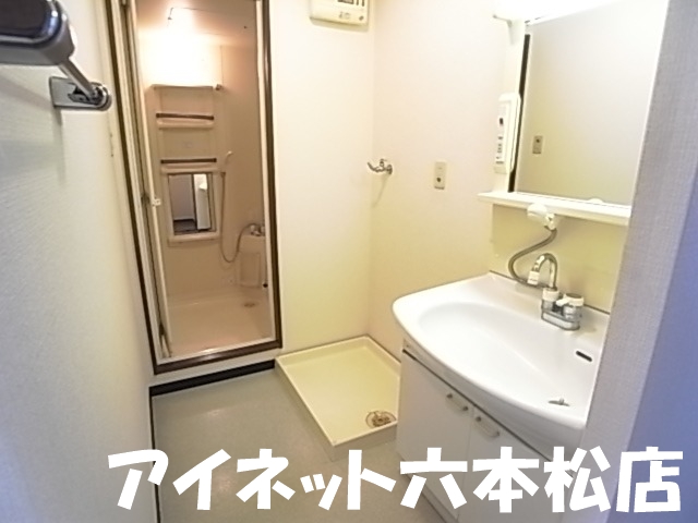 その他　室内に洗濯機も置けます。