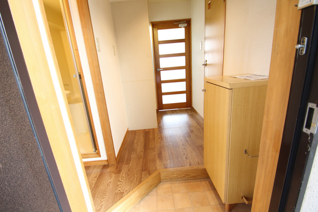 玄関　※別室の参考写真の為、現況優先です。