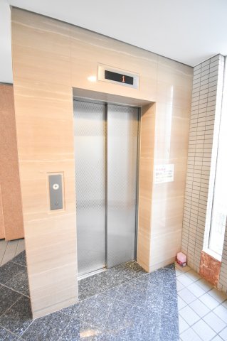 その他共有部分　エレベーターがあると重たい荷物も簡単に部屋まで運べますよ