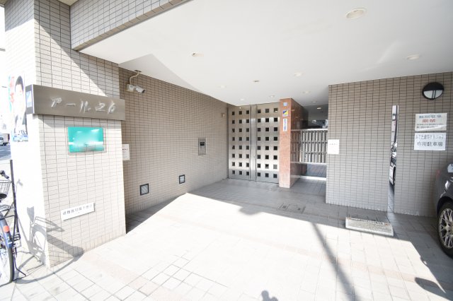 エントランス　こちらのエントランスを抜けると新生活が待っていますよ