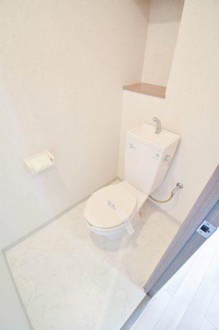 トイレ　清潔感があるトイレです。入るとホッとする、そんな空間。
