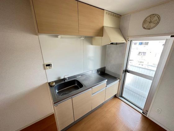 キッチン　※別部屋の写真です