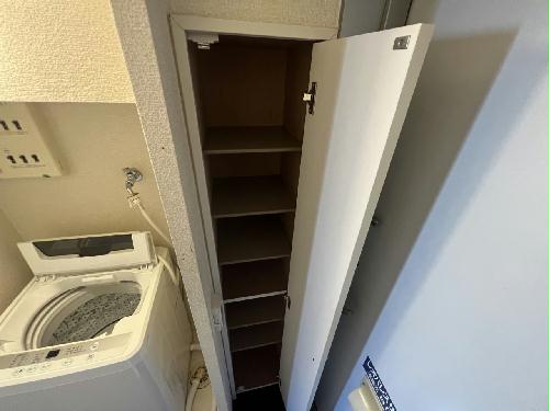 玄関　玄関には下駄箱スペースがあります。