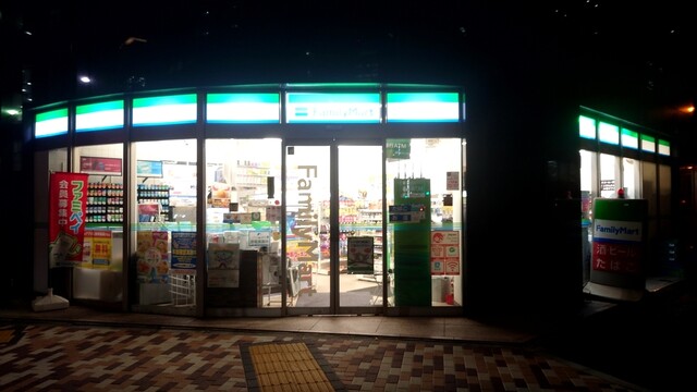 コンビニ　ファミリーマート神田司町店（コンビニ）まで176m