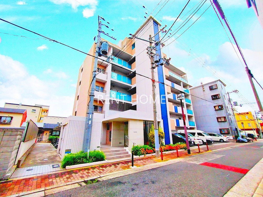 建物外観　鉄筋コンクリート造６階建て