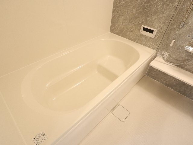 バス・シャワールーム　落ち着いた空間のお風呂です