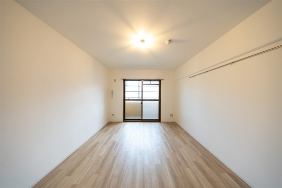 居室・リビング　※他号室の写真です