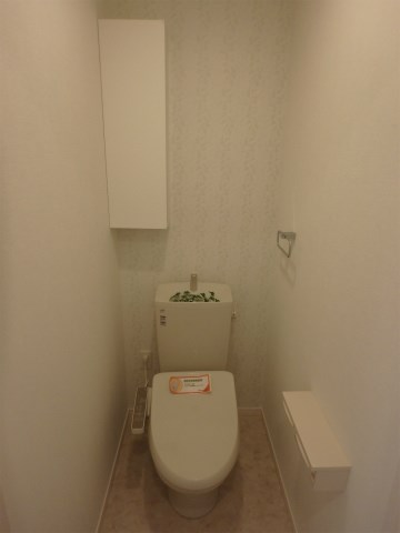 トイレ　写真は同型タイプ