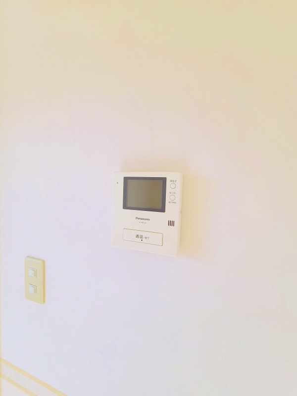 セキュリティ　来客者の確認ができるTVモニターホンが設置されています。