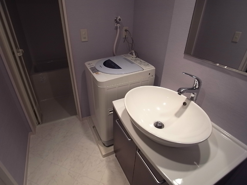 洗面設備　脱衣所　デザイン独立洗面台　洗濯機ご用意できます