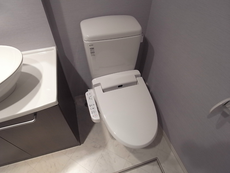 トイレ　温水洗浄暖房便座付トイレ