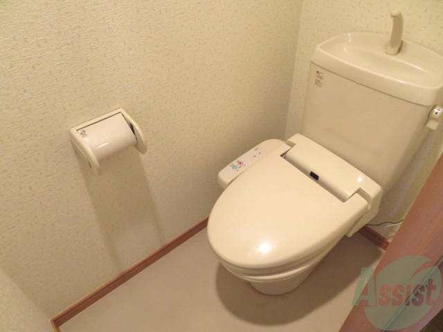 トイレ　ウォシュレット機能がついたトイレです。安心して使用できますね
