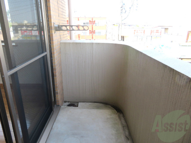 バルコニー　バルコニーは洗濯物を干すスペースが確保されていました。