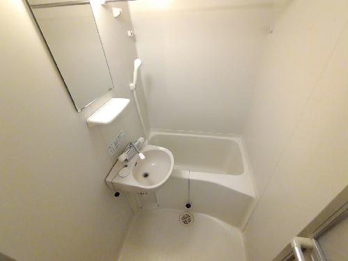 バス・シャワールーム　鏡付きです♪