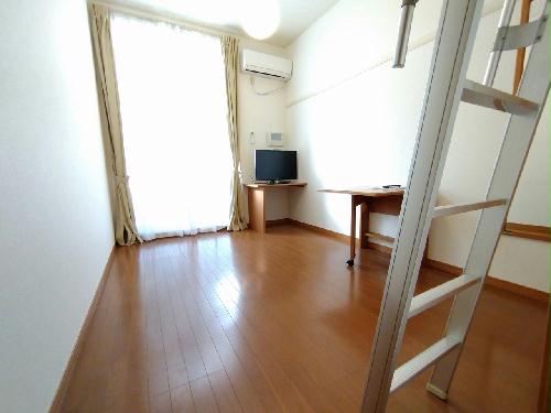 居室・リビング　2階は絨毯仕様