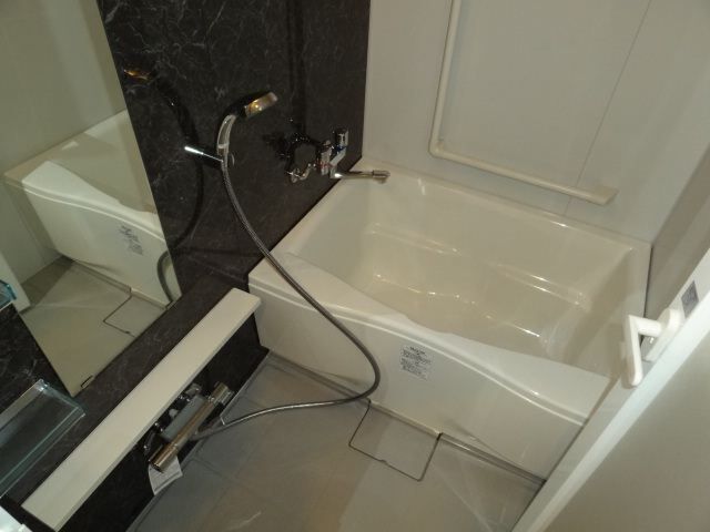 バス・シャワールーム　浴室乾燥機付きのお風呂