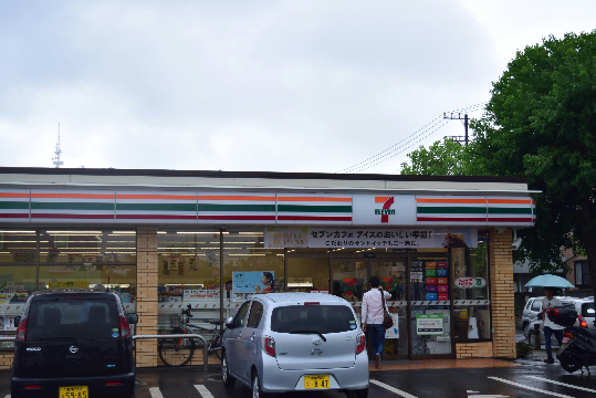 コンビニ　セブンイレブン 平塚万田店（コンビニ）まで231m