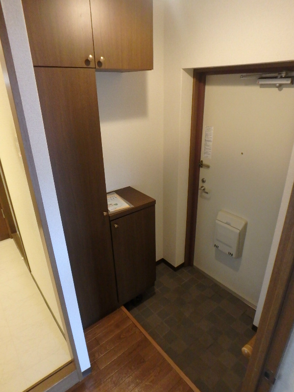 玄関　玄関　下駄箱