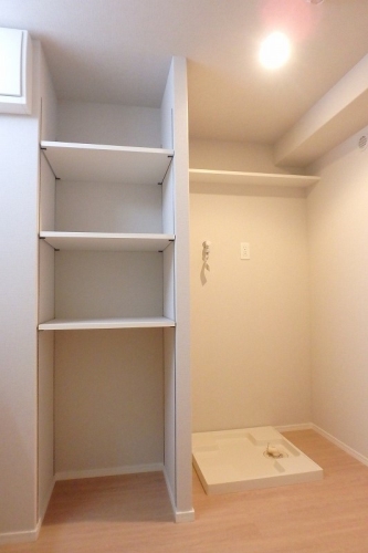 その他　他物件参考画像。建具・壁・床色は異なります。現況優先。