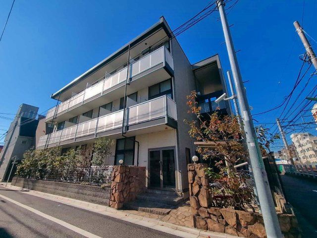 建物外観　鉄骨造・総戸数は14戸です。