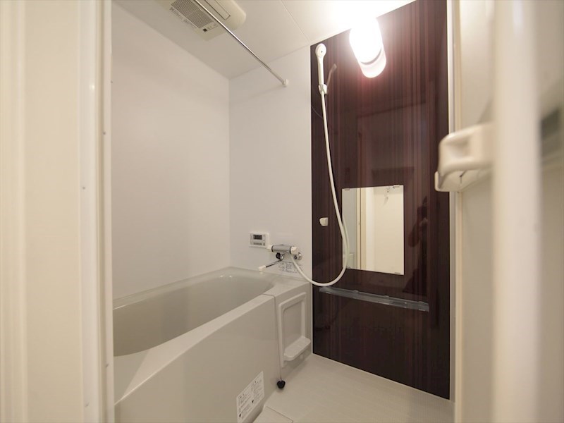 バス・シャワールーム　浴室暖房乾燥機付　追い焚き・オートバス機能付お風呂