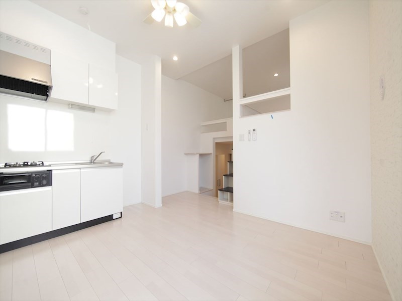 居室・リビング　ＬＤＫ8.9帖　洋室4.1帖　ロフト5.5帖　エアコン2台付