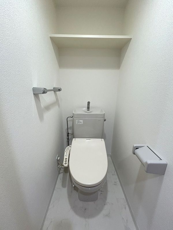 トイレ　参考写真（同物件別部屋）