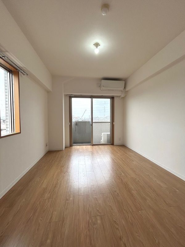 居室・リビング　参考写真（同物件別部屋）