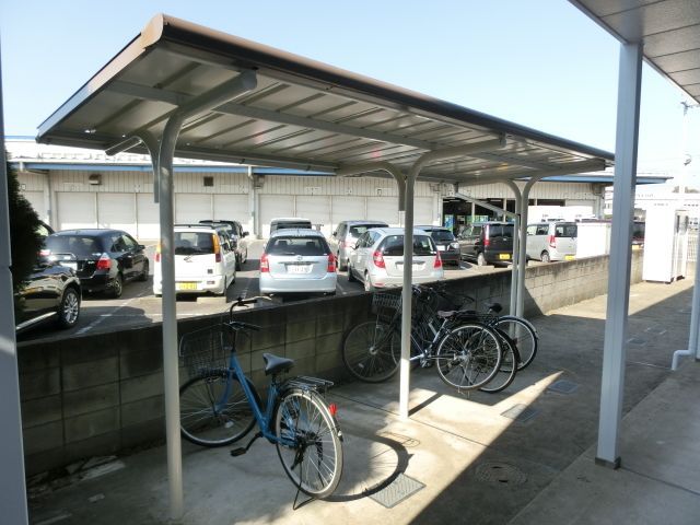 その他共有部分　屋根付の駐輪場です。