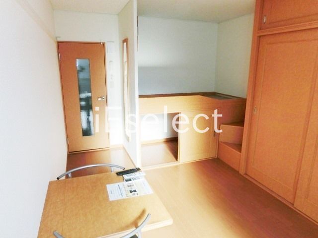 居室・リビング　2階はカーペット仕様となります。