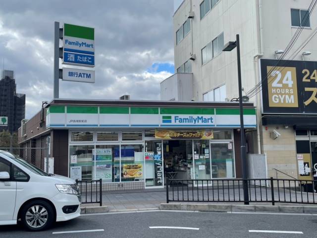 コンビニ　ファミリーマート長尾駅前店（コンビニ）まで724m