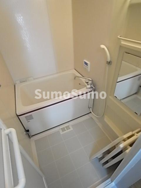 バス・シャワールーム　コンパクトで使いやすいお風呂です