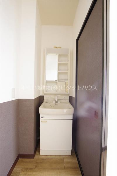 洗面設備　類似室内、内装は異なる場合あり