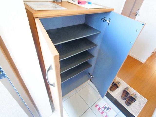 玄関　♪鍵置場に程よい高さのシューズＢＯＸ♪