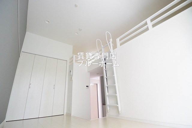 居室・リビング　日当たり良好な洋室！