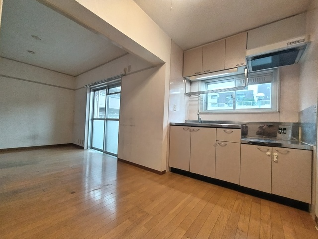 居室・リビング　リフォーム前のお写真となります。