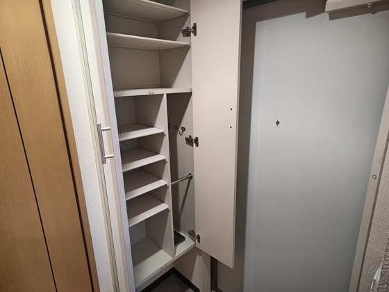 玄関　※別号室の写真です