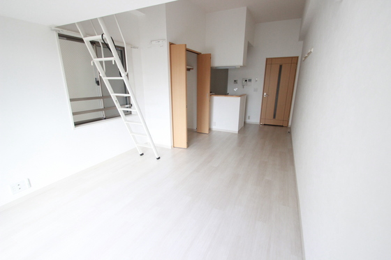 居室・リビング　※別号室の写真です