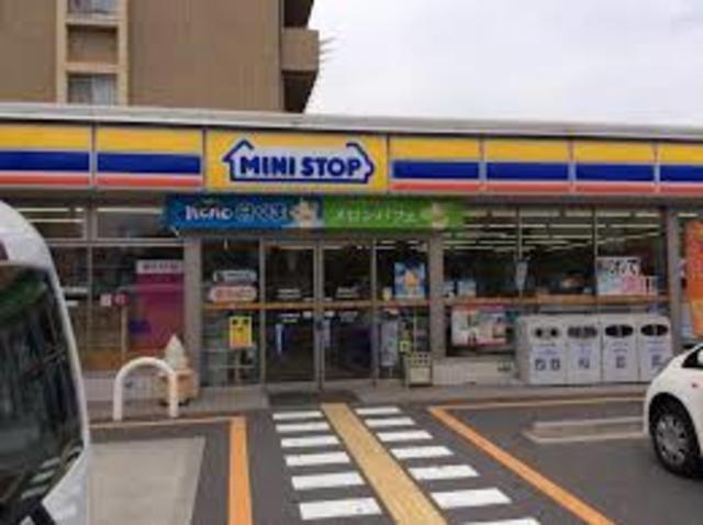 コンビニ　ミニストップ吹田南金田店（コンビニ）まで744m