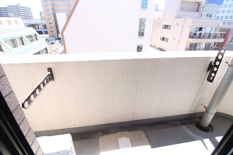 バルコニー　バルコニー付なのでお天気が良い日にはお洗濯物干せます