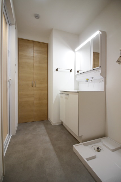 洗面設備　★広々とした脱衣洗面所★※同種同型の仕様となります。