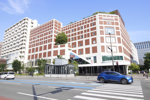 ショッピングセンター　六本松４２１（ショッピングセンター）まで220m