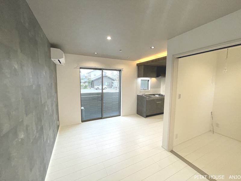 居室・リビング　同物件別部屋