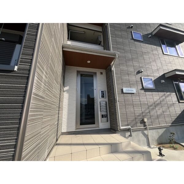 玄関　同物件別部屋