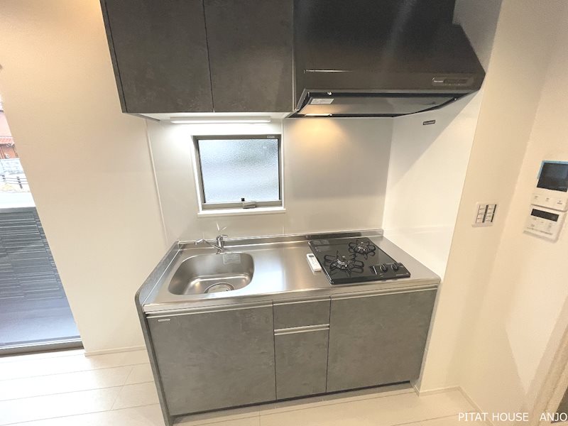 キッチン　同物件別部屋