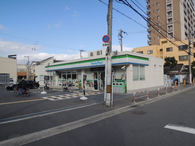 コンビニ　ファミリーマート門真栄町店（コンビニ）まで674m