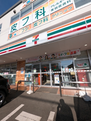 コンビニ　セブンイレブン横浜藤が丘1丁目店（コンビニ）まで673m